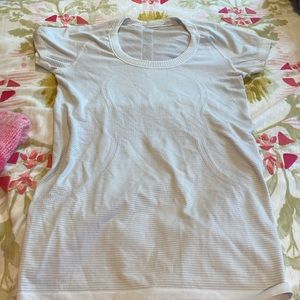 Lululemon workout top